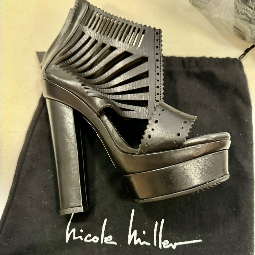 Size 5 leather Nicole Miller platform heels